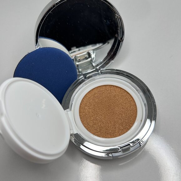 NEW Amore Pacific Color Control Cushion Compact Broad Spectrum SPF 50+ 104 Light - Picture 3 of 4